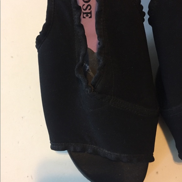 TARYN ROSE SANDALS - Picture 6 of 6